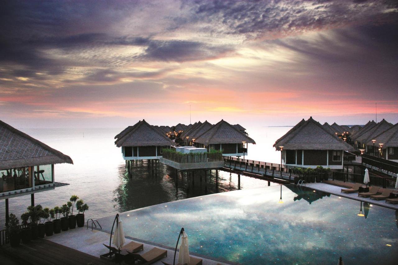 קאמפונג בגאן לאלאנג Avani Sepang Goldcoast Resort מראה חיצוני תמונה The resort's overwater villas