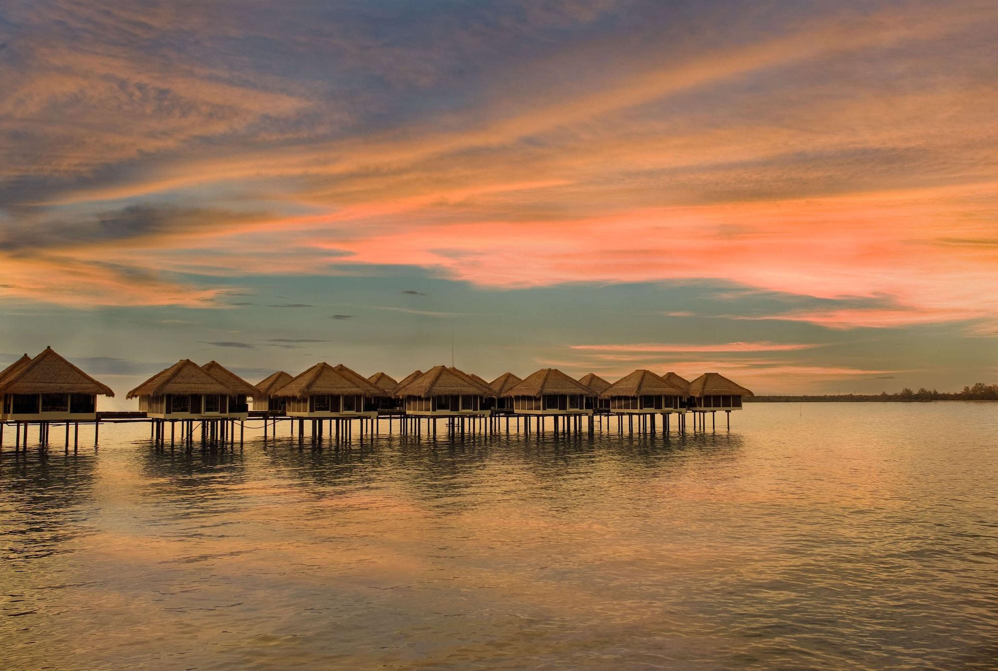 קאמפונג בגאן לאלאנג Avani Sepang Goldcoast Resort מראה חיצוני תמונה Sunset at the Shangri-La Resort