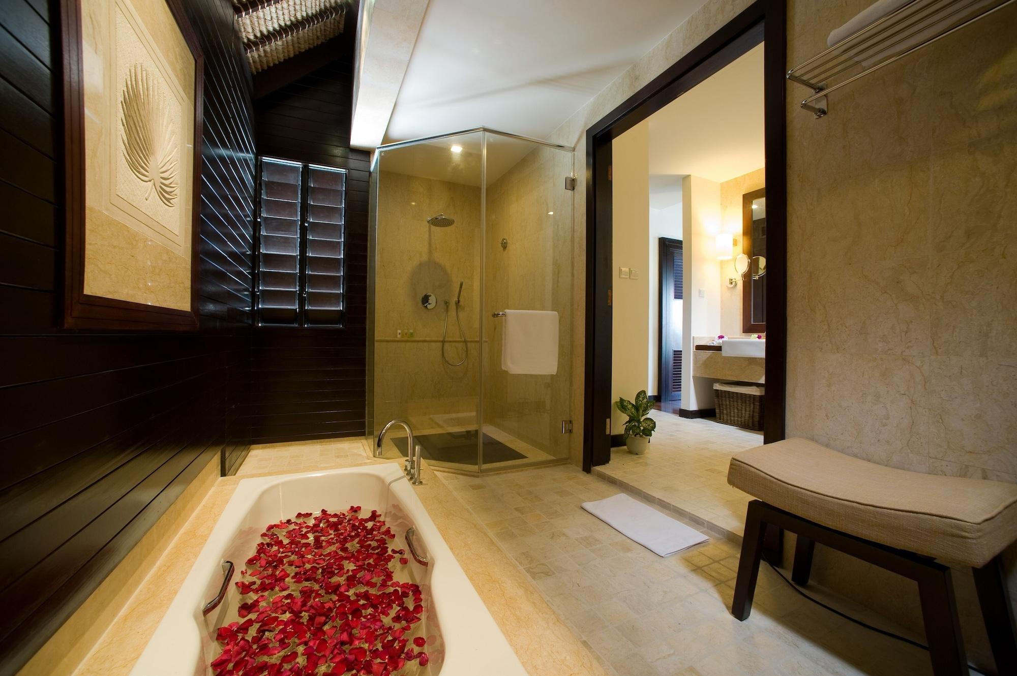 קאמפונג בגאן לאלאנג Avani Sepang Goldcoast Resort מראה חיצוני תמונה A bathroom at The Oberoi, Mumbai